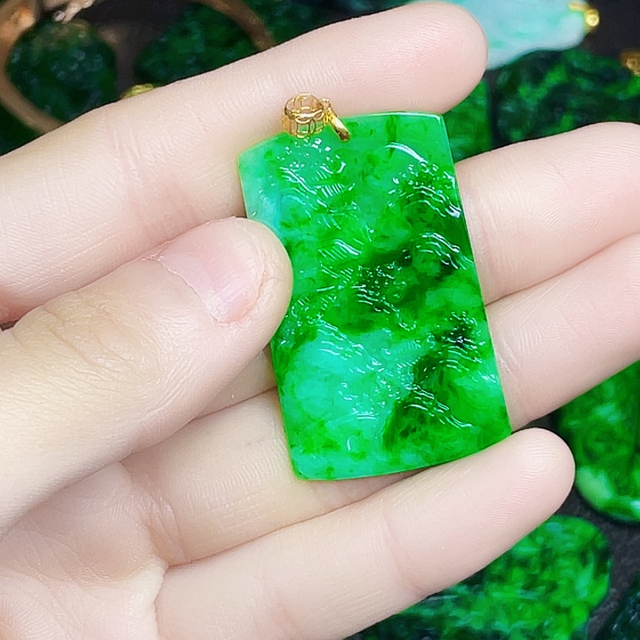 翡翠18K金镶嵌颈饰多样性