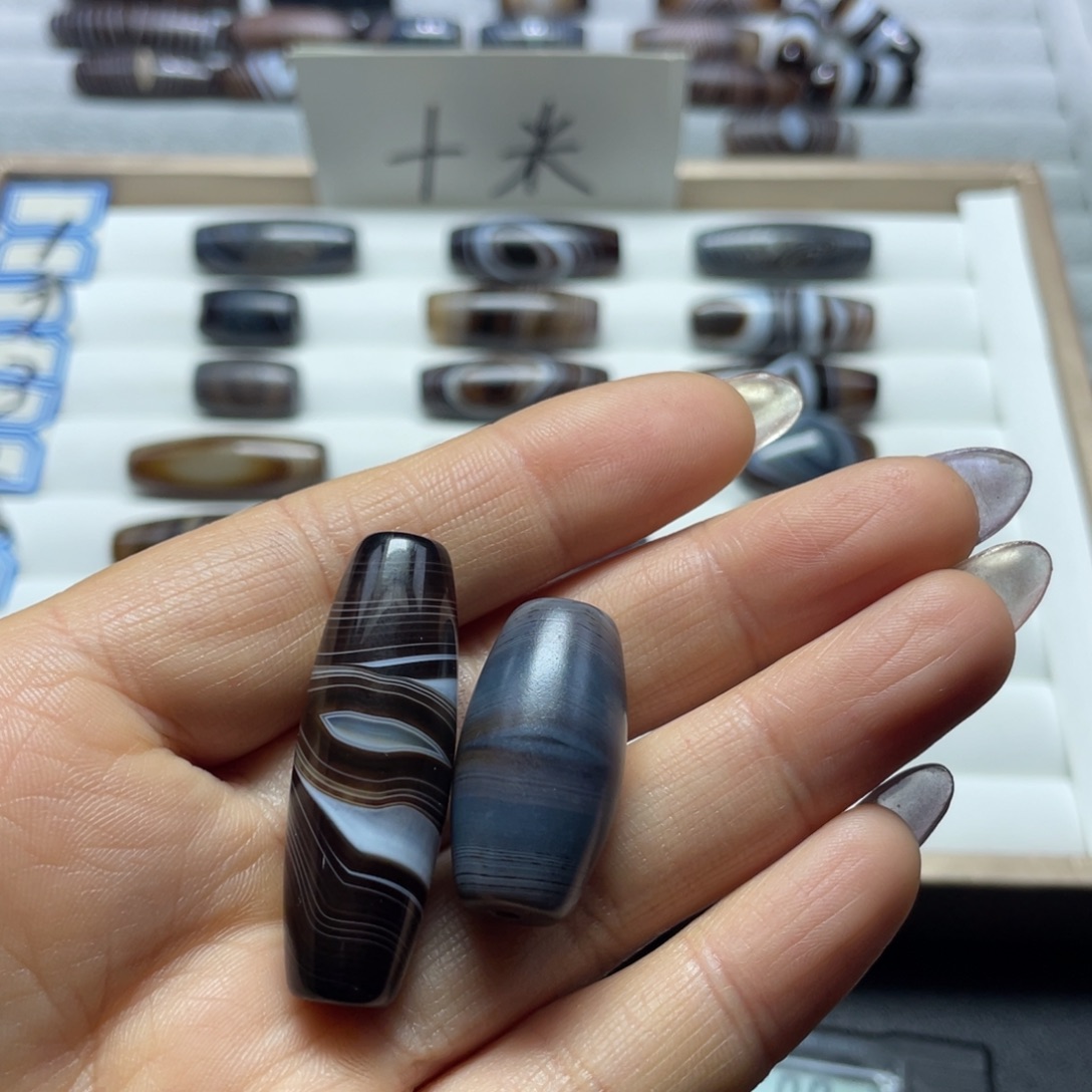 郁***尘玛瑙/玉髓合金珠宝奇石