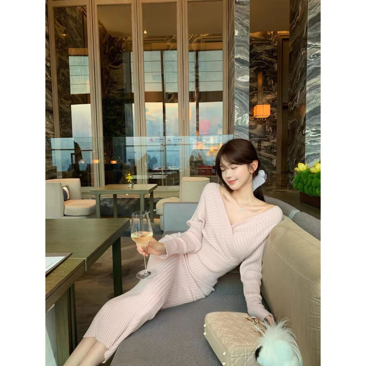 曼曼【曼妙S身材】 交叉V领一字肩收腰针织连衣裙