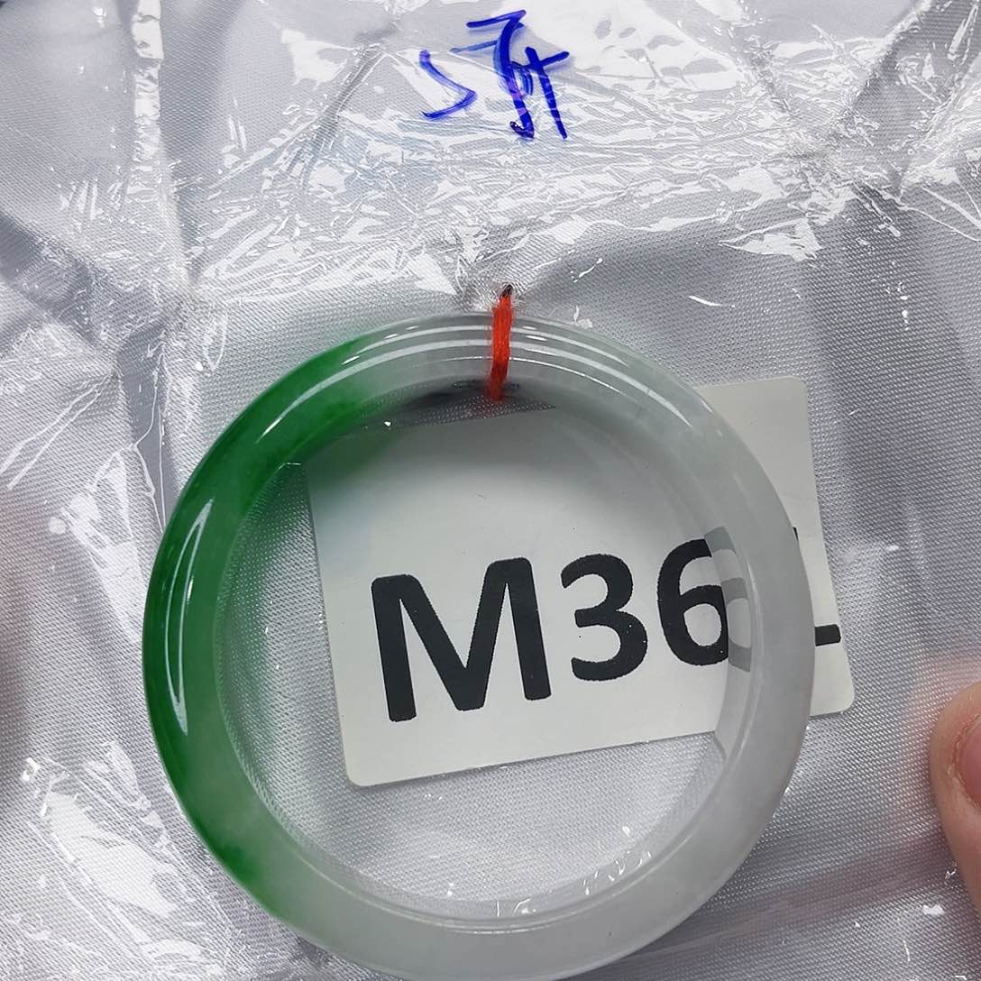 翡翠手镯未镶嵌多样性