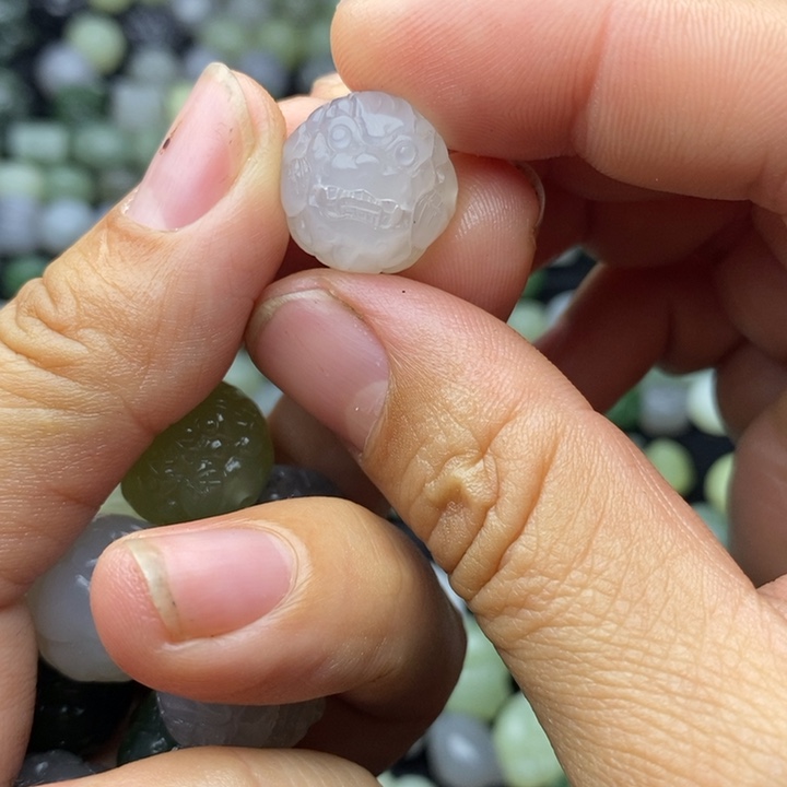 百***口和田玉未镶嵌颈饰