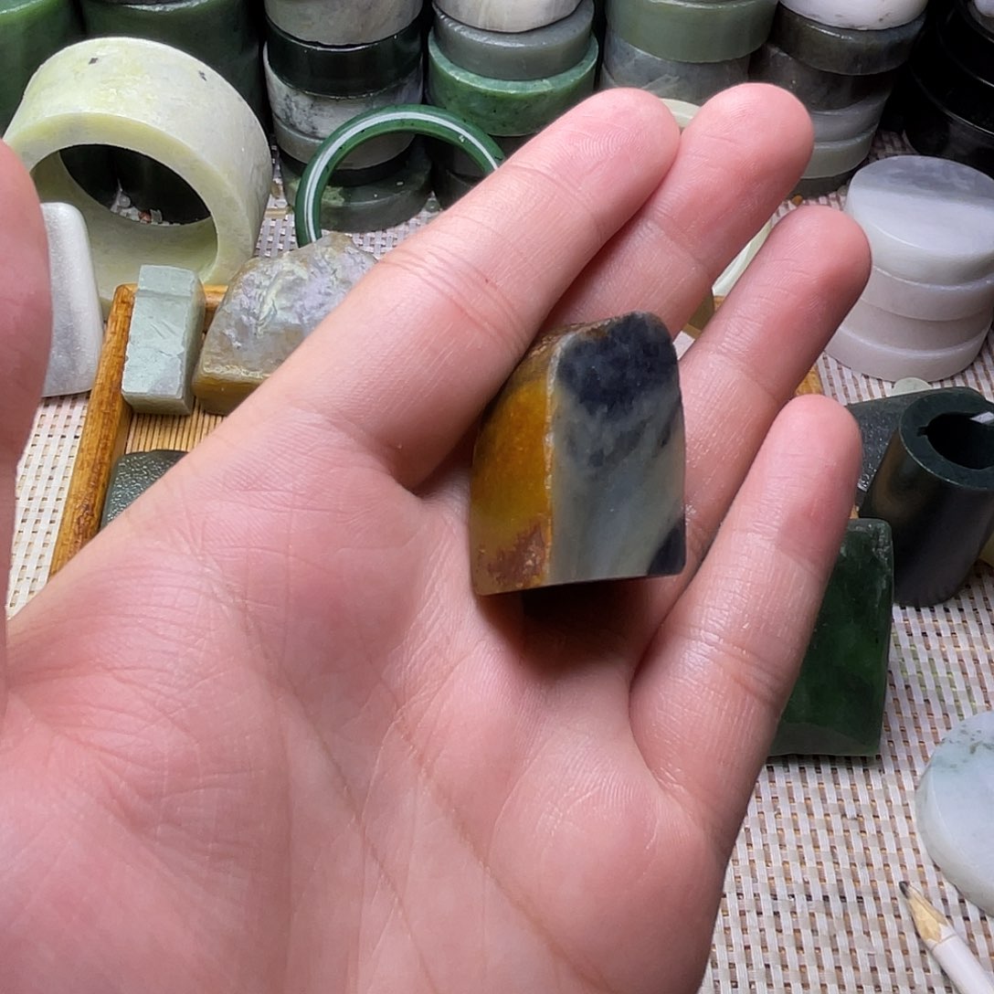 未镶嵌和田玉珠宝半成品子料带皮青花