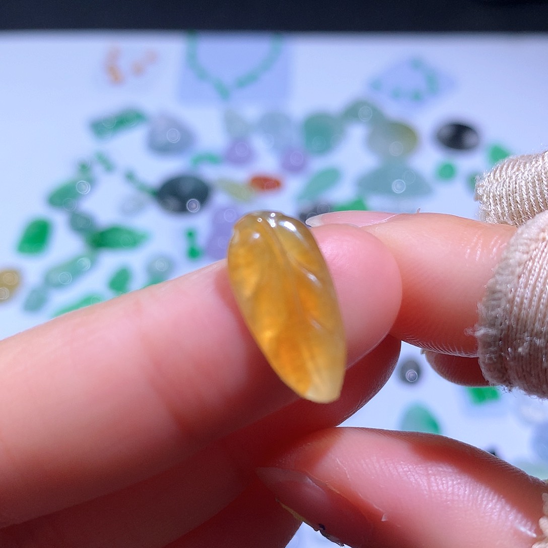 翡翠未镶嵌颈饰叶子