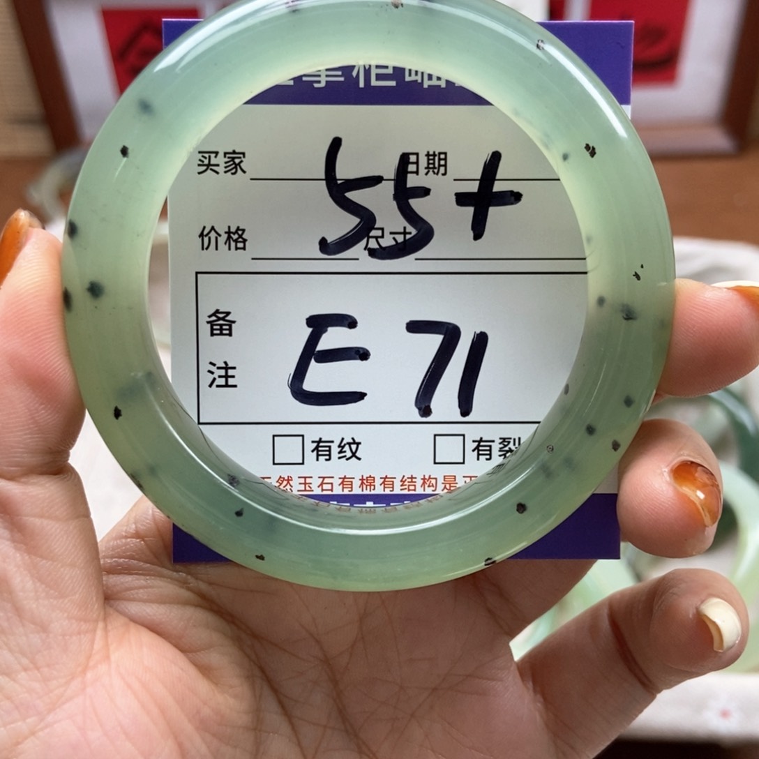 岫玉手镯手镯未镶嵌