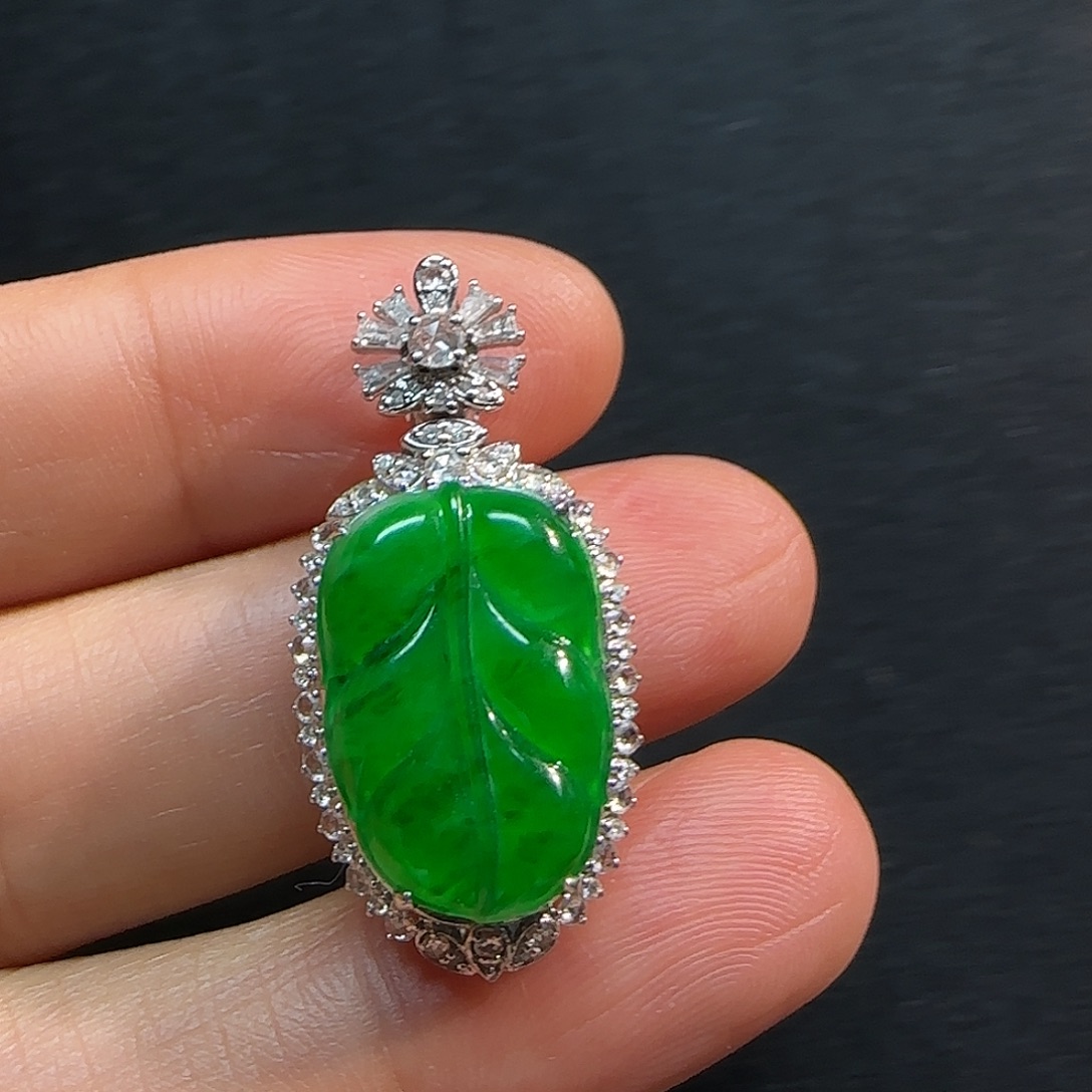 翡翠18K金镶嵌颈饰树叶