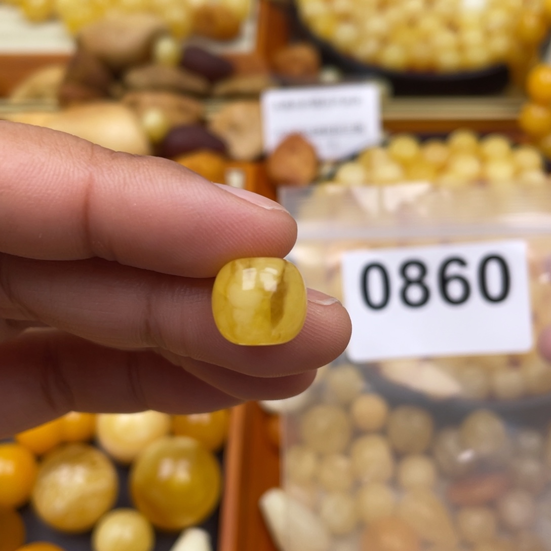 琥珀珠宝奇石未镶嵌12.2x11.1 划痕