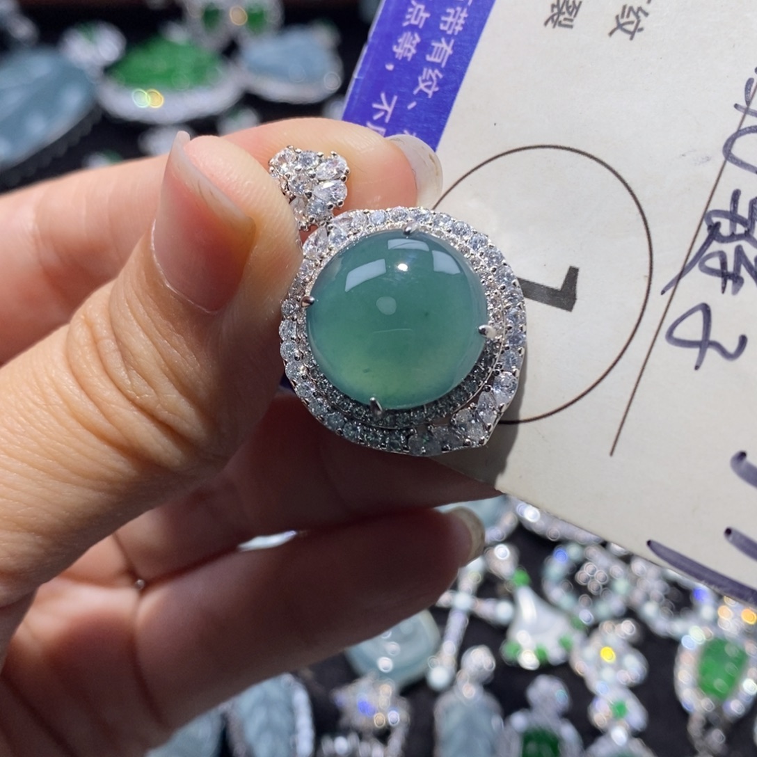 翡翠未镶嵌颈饰翡翠