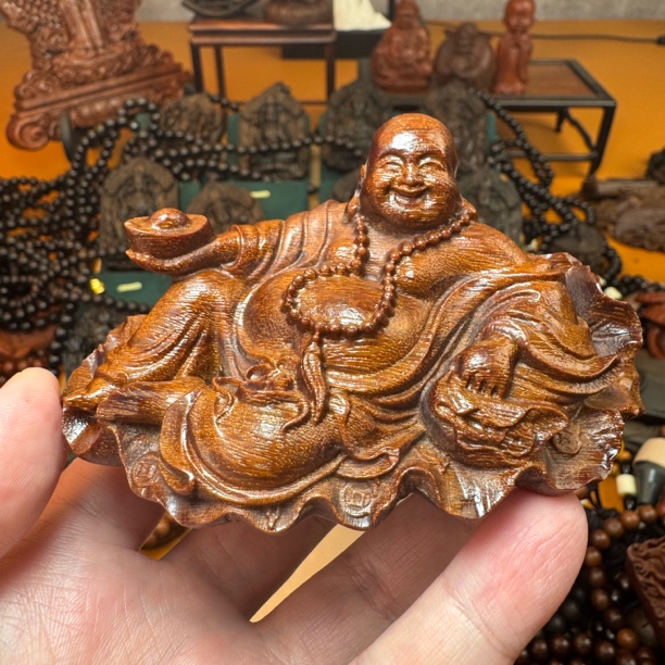 血月弥勒佛摆件-巴布亚贡木原木精工天然雕刻摆件