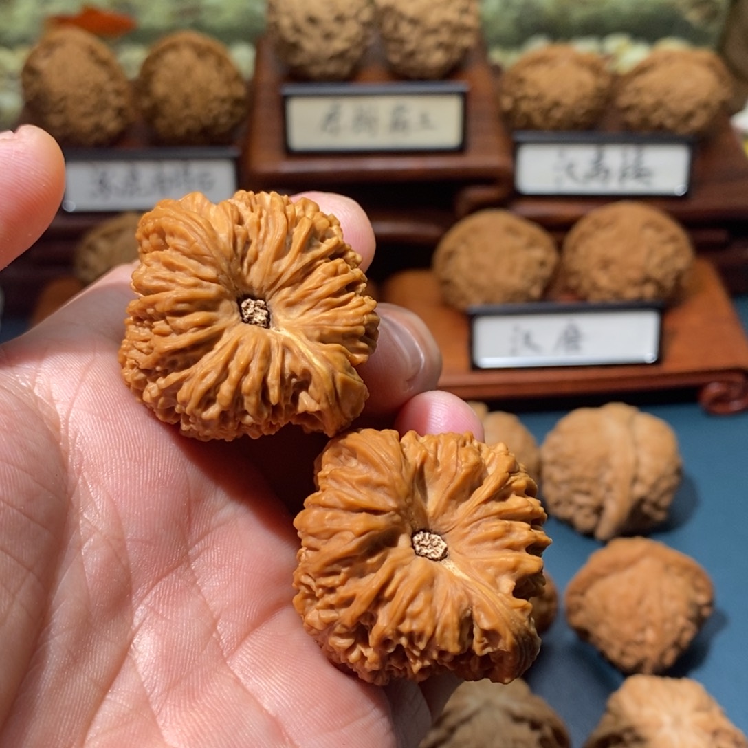 吊坠文玩核桃南疆石全品凹底