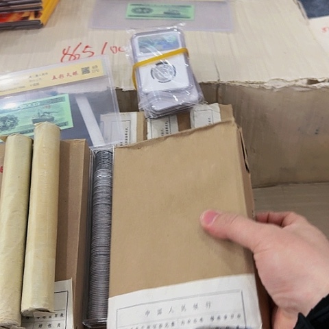 其他普通金属中国人民银行965盒黑铅1000枚