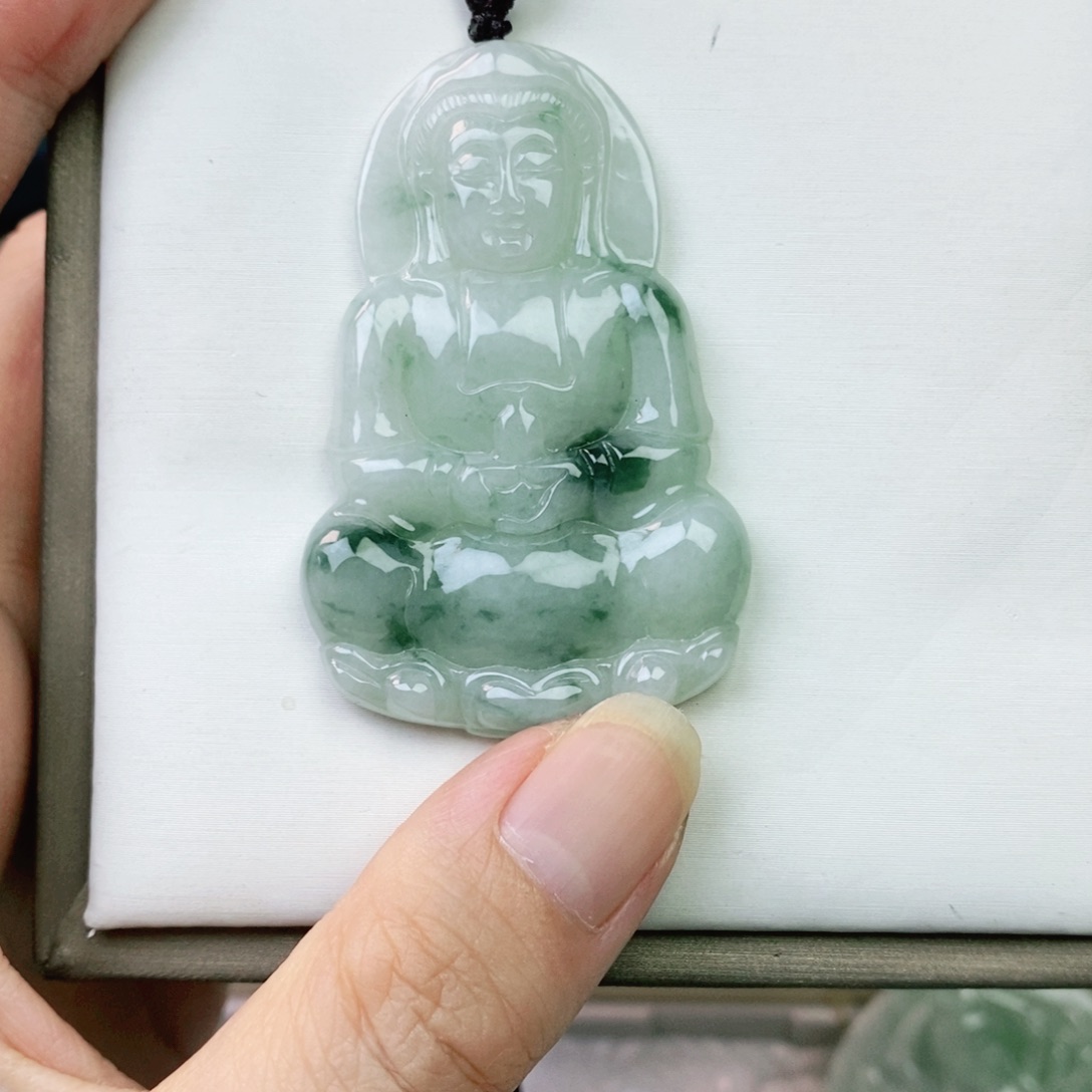 可***里翡翠未镶嵌颈饰观音