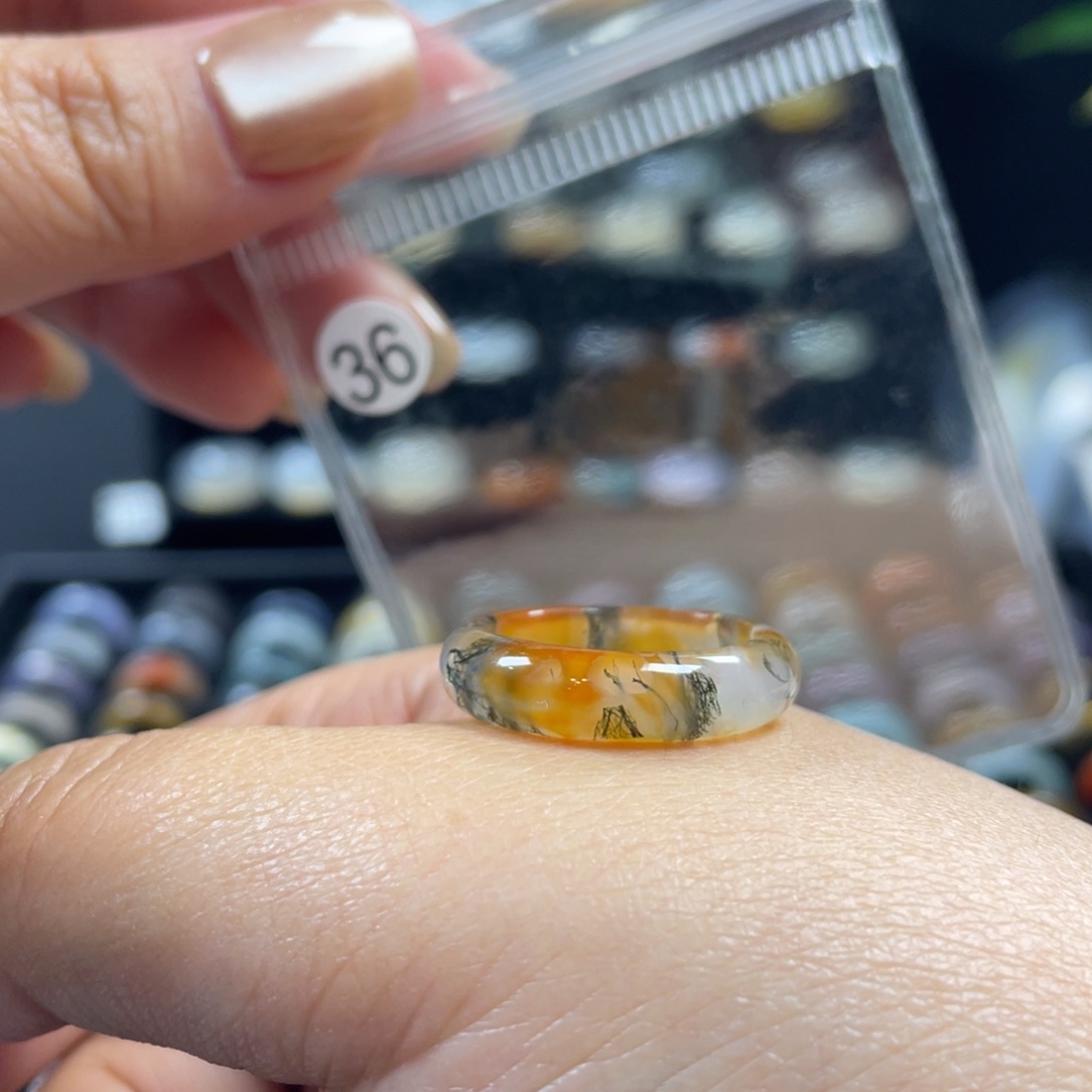 玛瑙/玉髓未镶嵌戒指36号港码17直径17.9（非质量问题.不退不换）