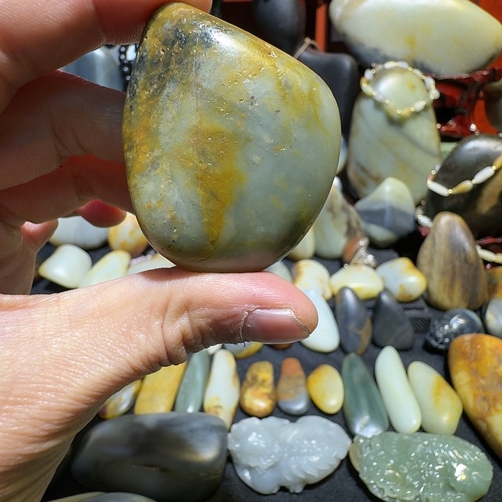 和田玉（糖玉）未镶嵌把件