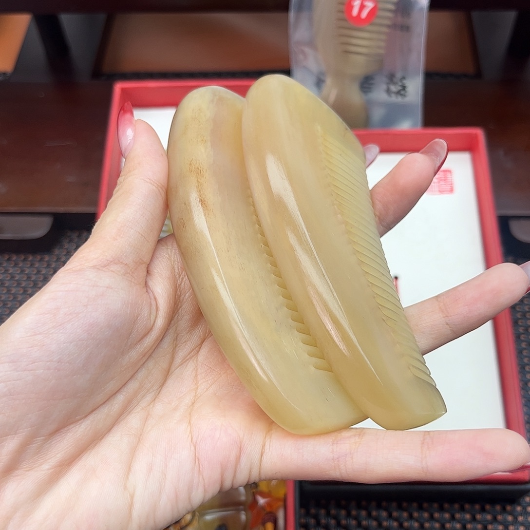 纯手工制作纯牛角梳子