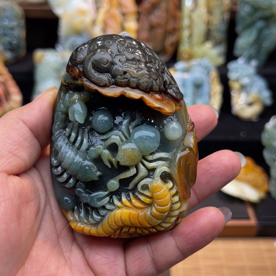 小***熊蛇纹石玉未镶嵌颈饰