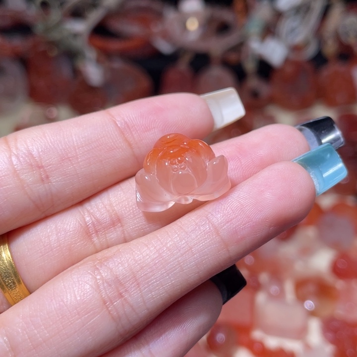 南红玛瑙荷花打孔备注未镶嵌1255
