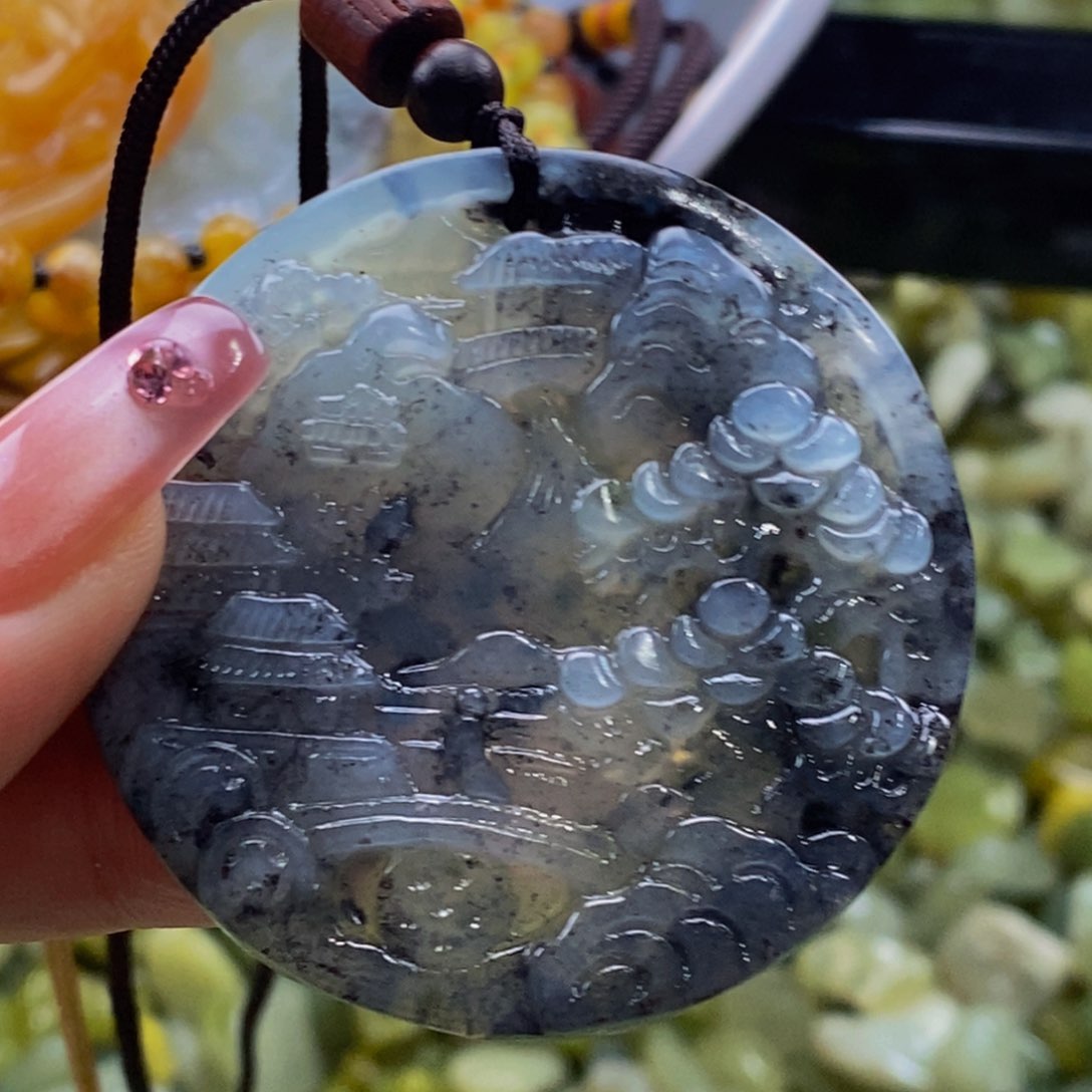 蛇纹石玉颈饰未镶嵌