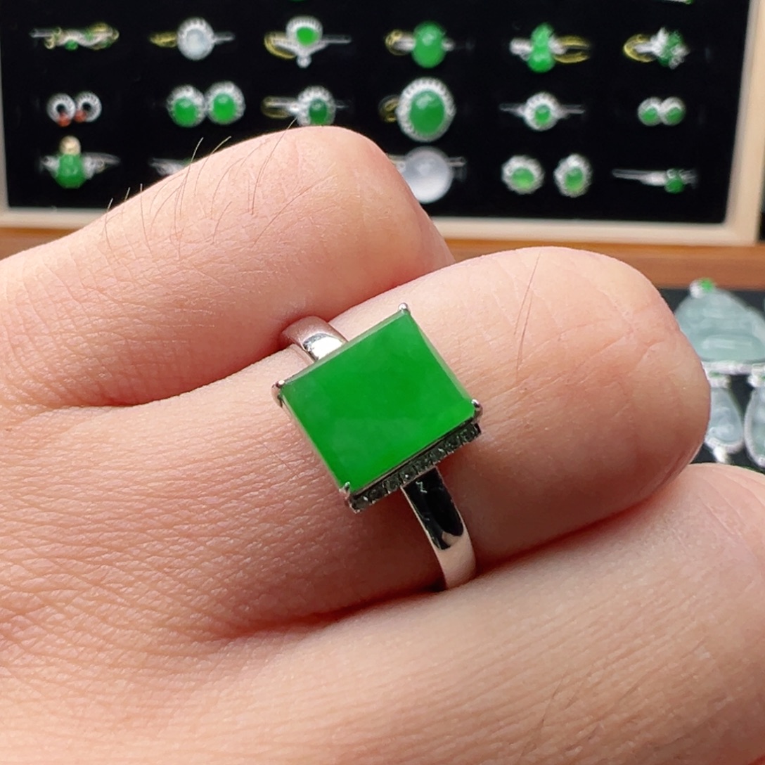 翡翠戒指18K金镶嵌马鞍8.2