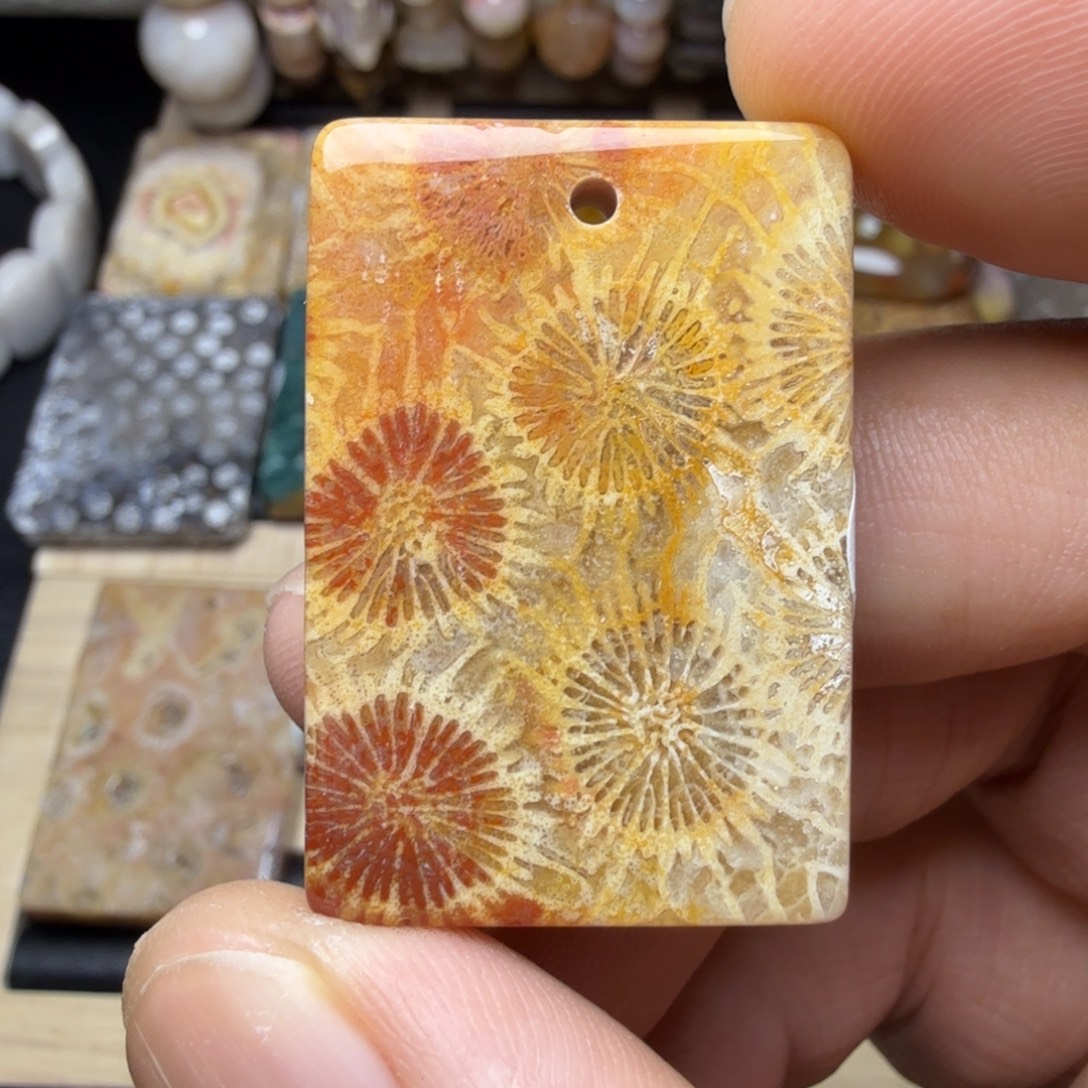 硅化玉未镶嵌纯天然色有机玉石保真色瑕疵特价不退换