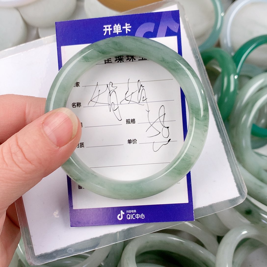 石英质玉手镯未镶嵌娟*