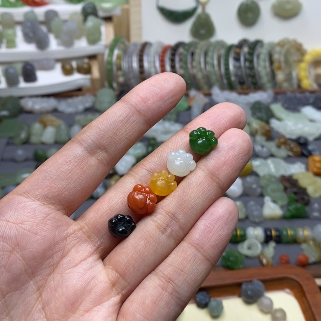 和田玉颈饰未镶嵌紫**子