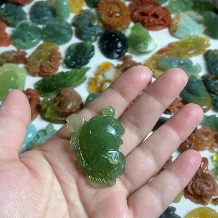 蛇纹石玉颈饰未镶嵌