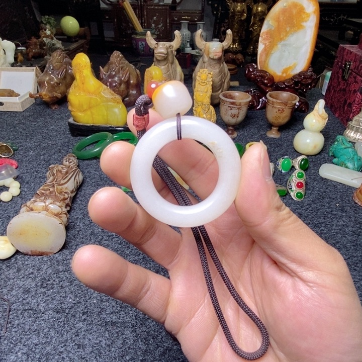 白玉菩提吊坠收藏