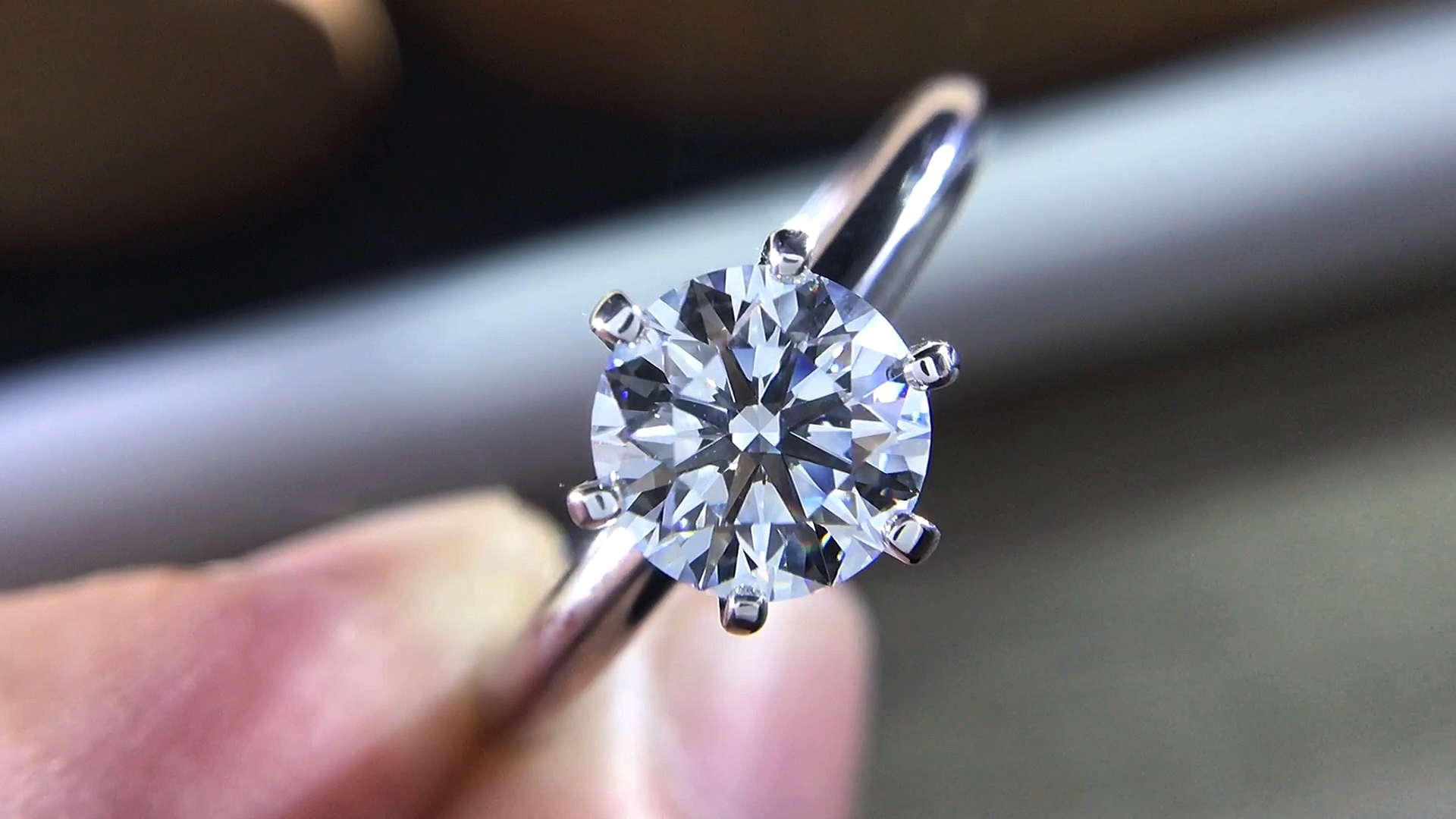 实验室培育钻石主石IGI证书1.76克拉D VS2经典六爪钻戒