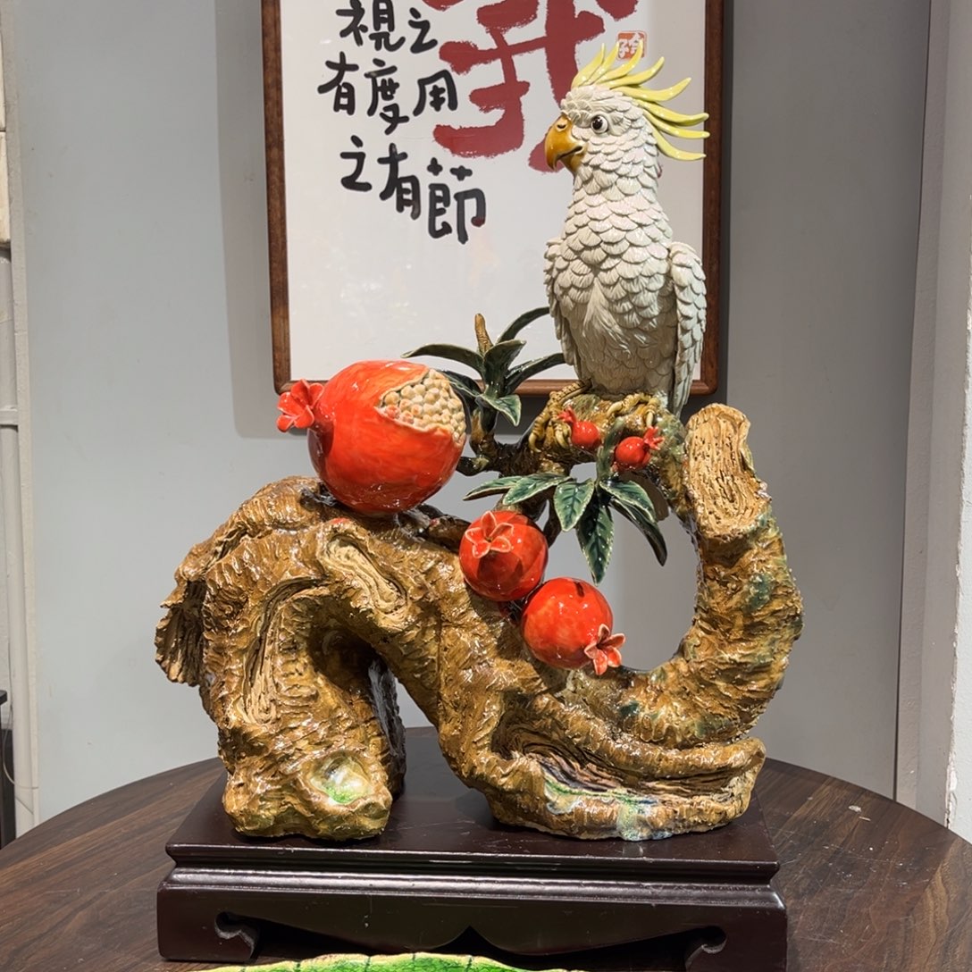 明***松陶瓷原作石榴鹦鹉配底座送蕉叶