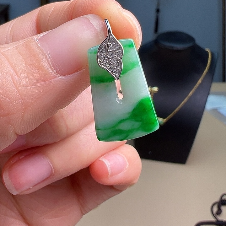 翡翠颈饰银S925镶嵌吊坠