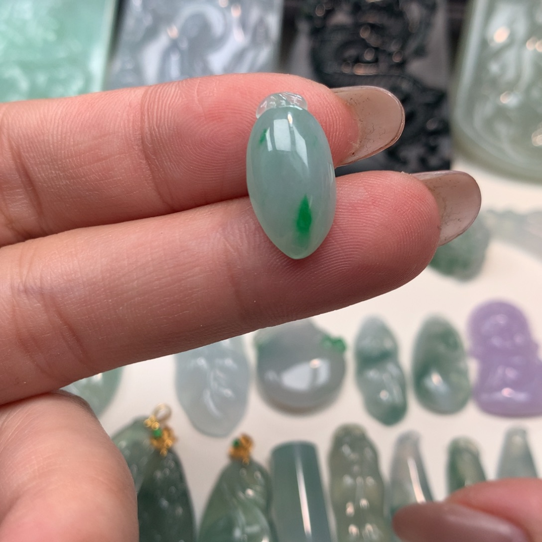 翡翠未镶嵌颈饰福瓜