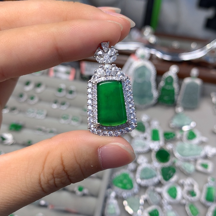 翡翠未镶嵌颈饰吊坠