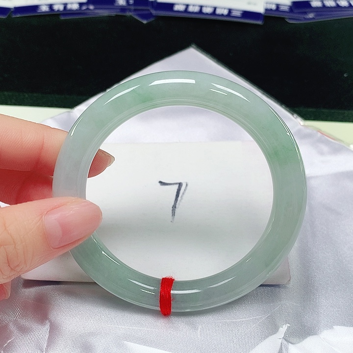 翡翠手镯（圆镯）未镶嵌