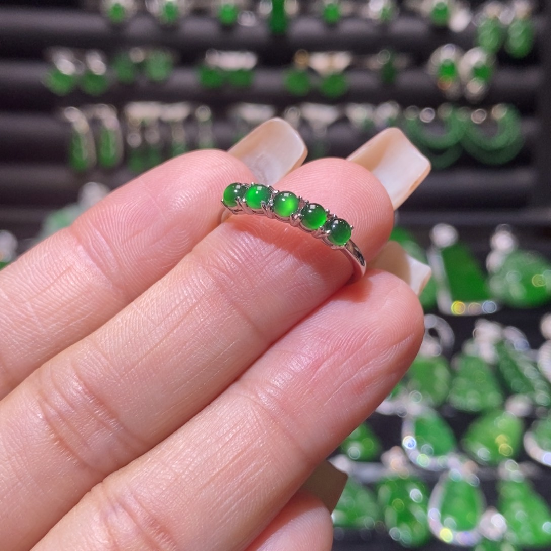 翡翠戒指银S925镶嵌蛋面戒指