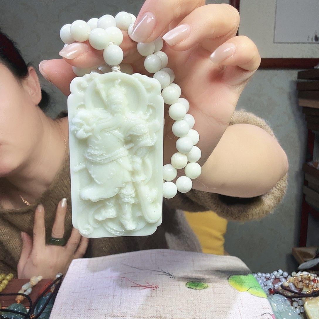 蛇纹石玉未镶嵌颈饰