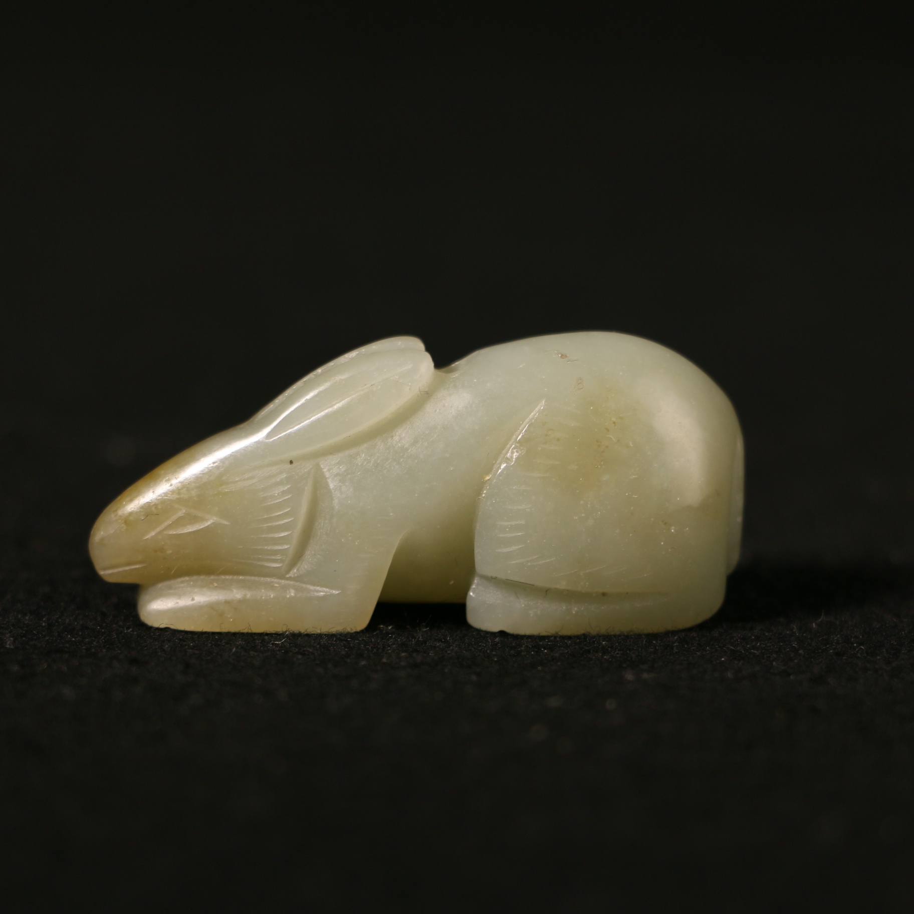 2YK11   明 和田玉玉卧兔