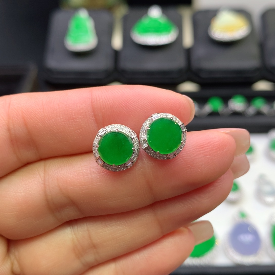 翡翠吊坠(不含链)18K金镶嵌