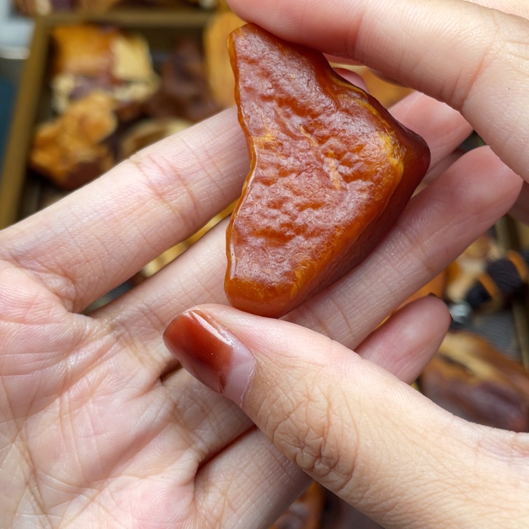 琥珀未镶嵌珠宝奇石