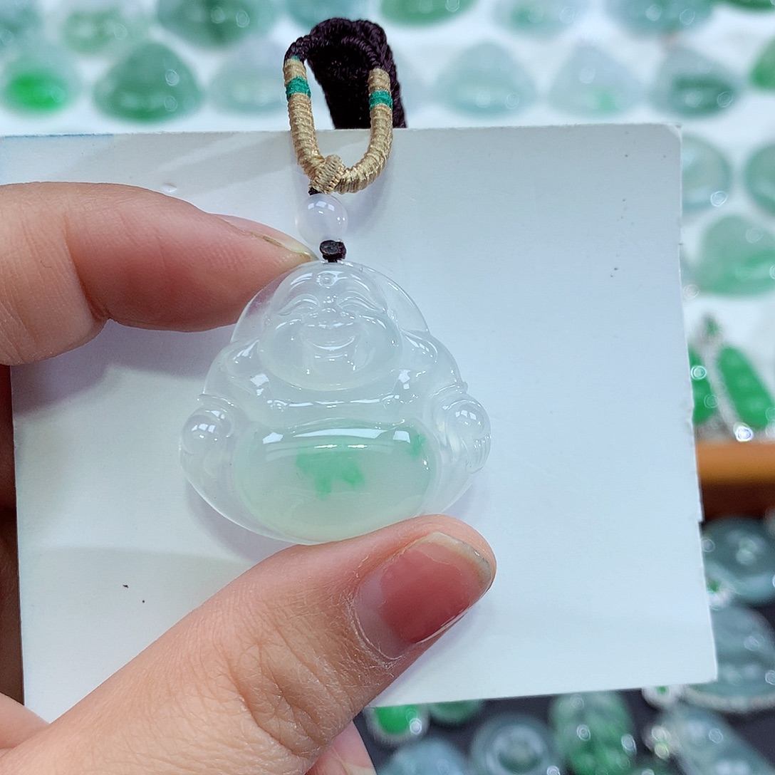 翡翠未镶嵌颈饰佛公