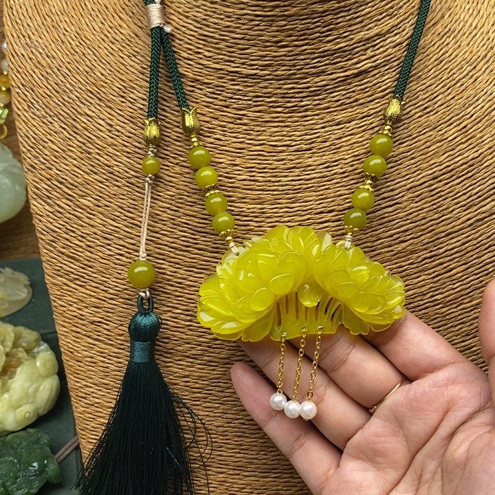 蛇纹石玉未镶嵌吊坠