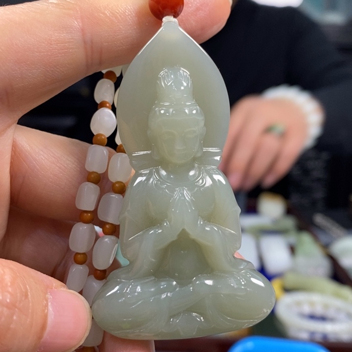 呵***和田玉未镶嵌颈饰