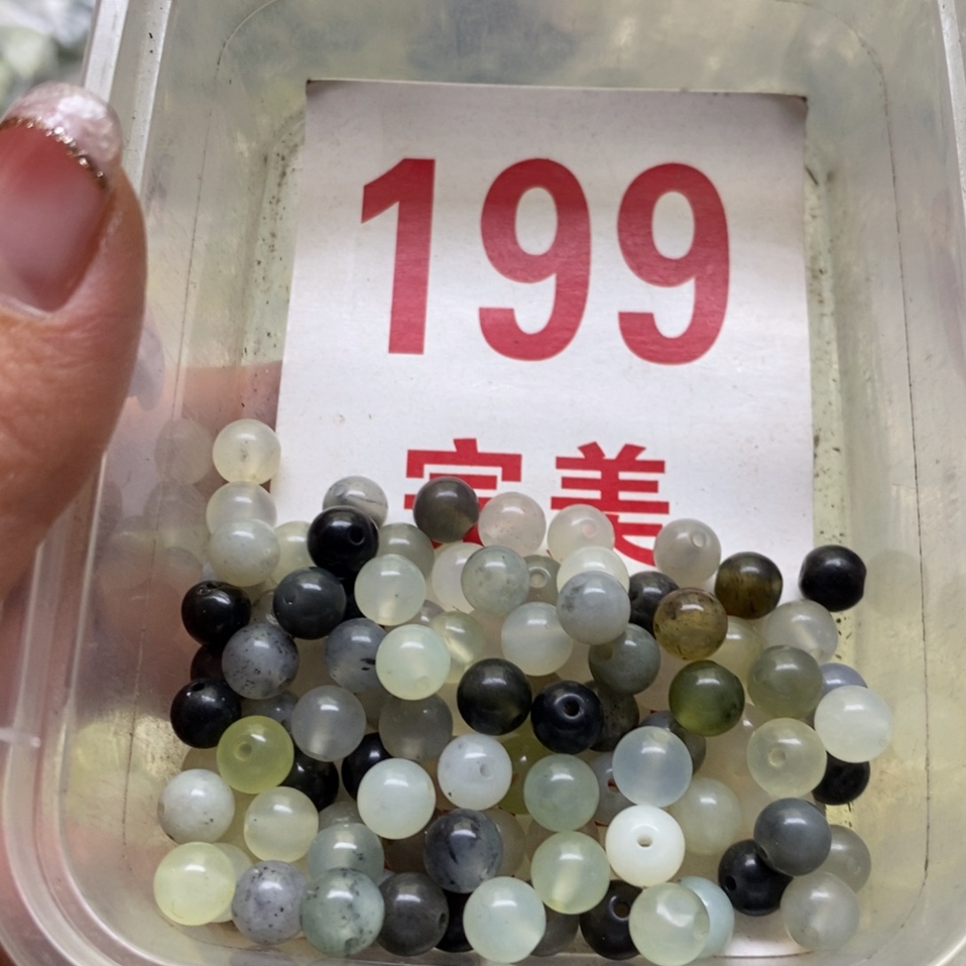 透闪石-蛇纹石玉挂坠未镶嵌