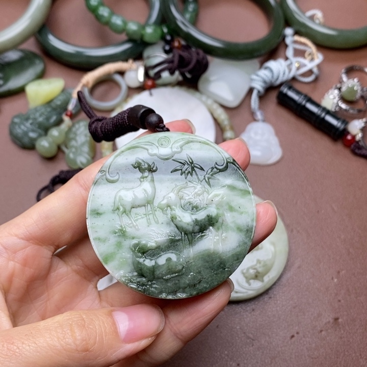 独山玉未镶嵌颈饰