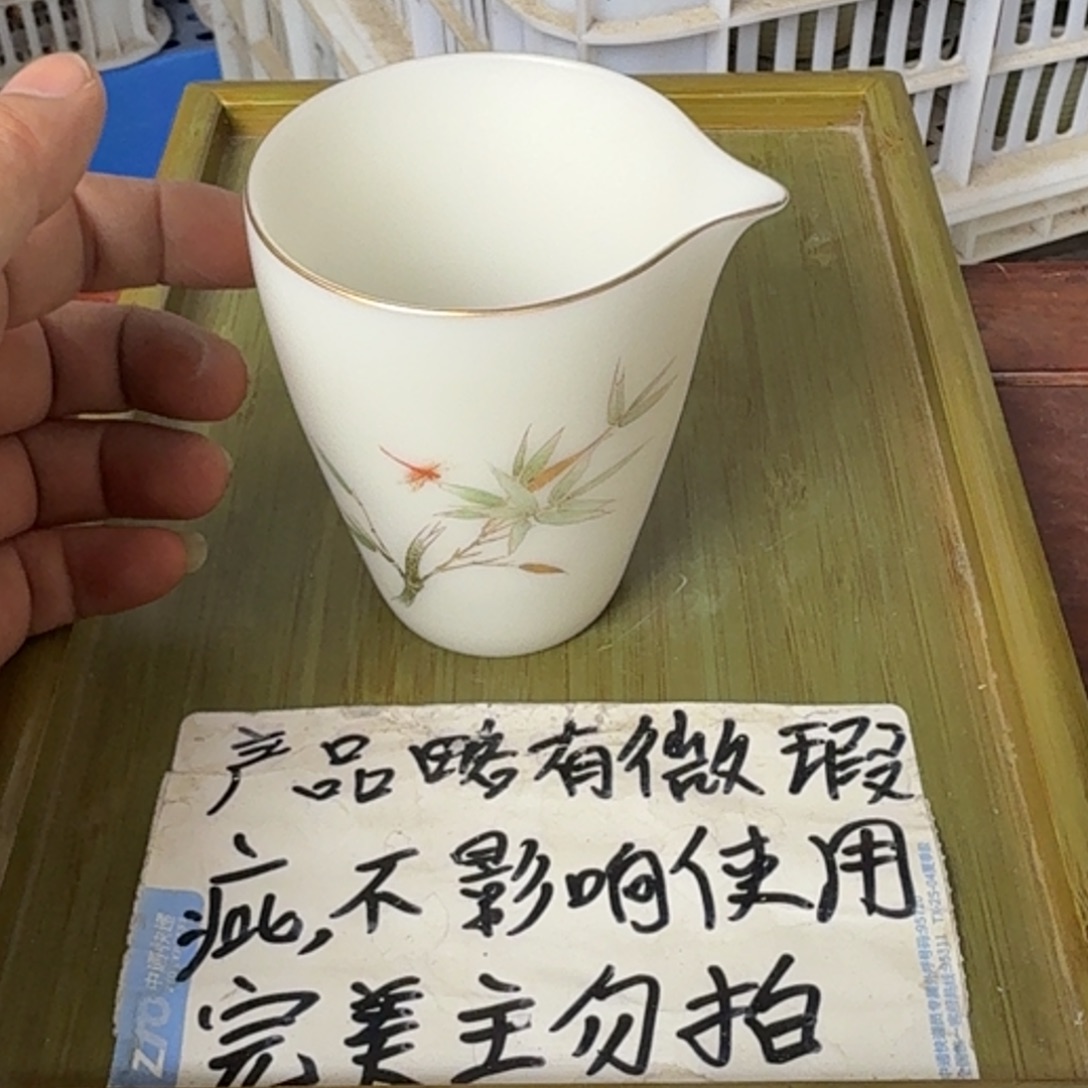 微瑕疵介意勿拍陶瓷器皿@168