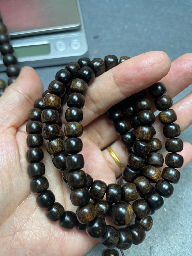 沉香越南芽庄黄棋瘤疤雷击玉化料6*8+沉香碎屑