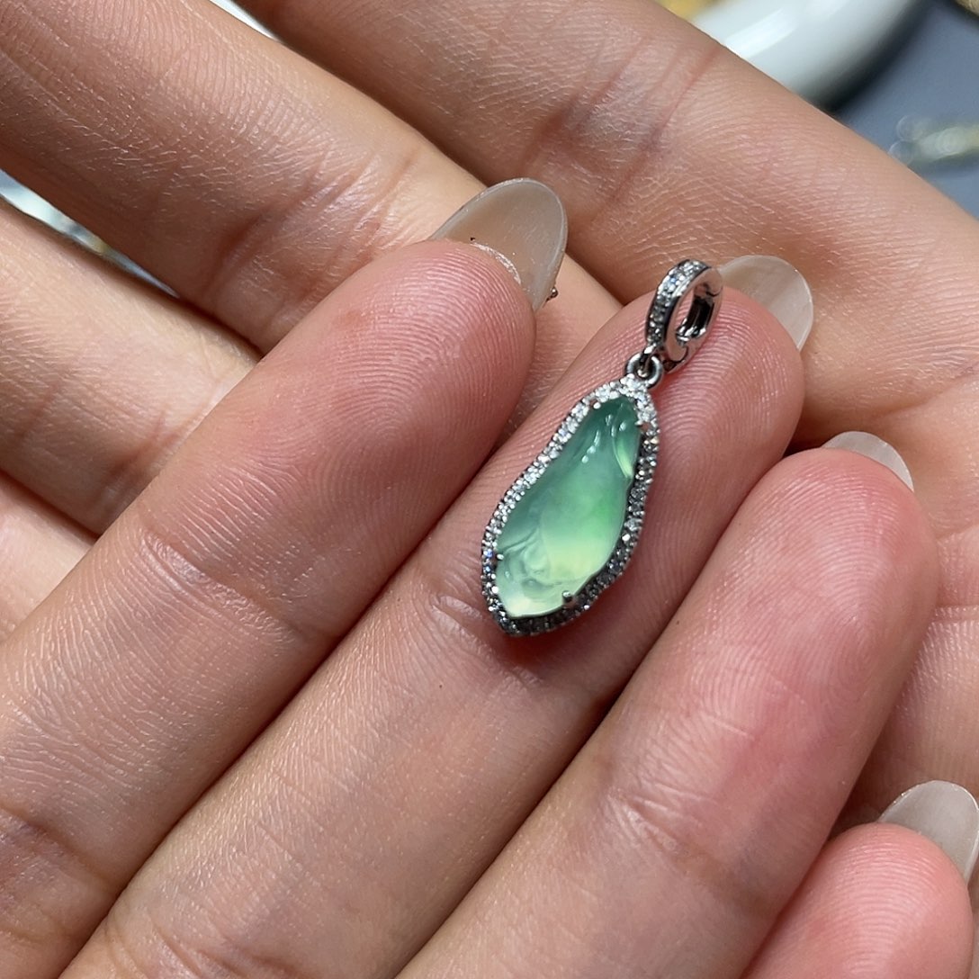 翡翠吊坠(不含链)18K金镶嵌