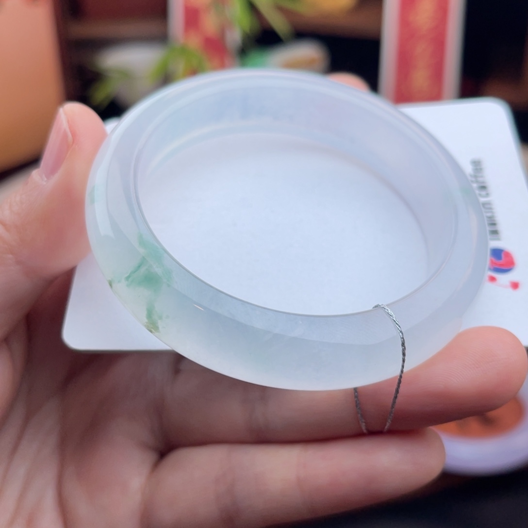 未镶嵌手镯翡翠冰透 飘花