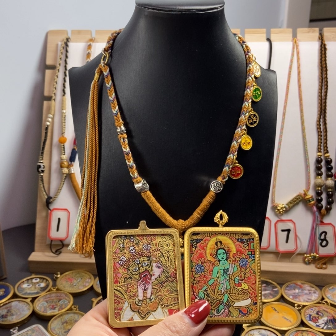 吊坠美丽的唐卡在这里结缘