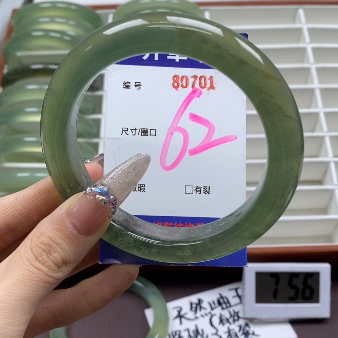 蛇纹石玉手镯未镶嵌