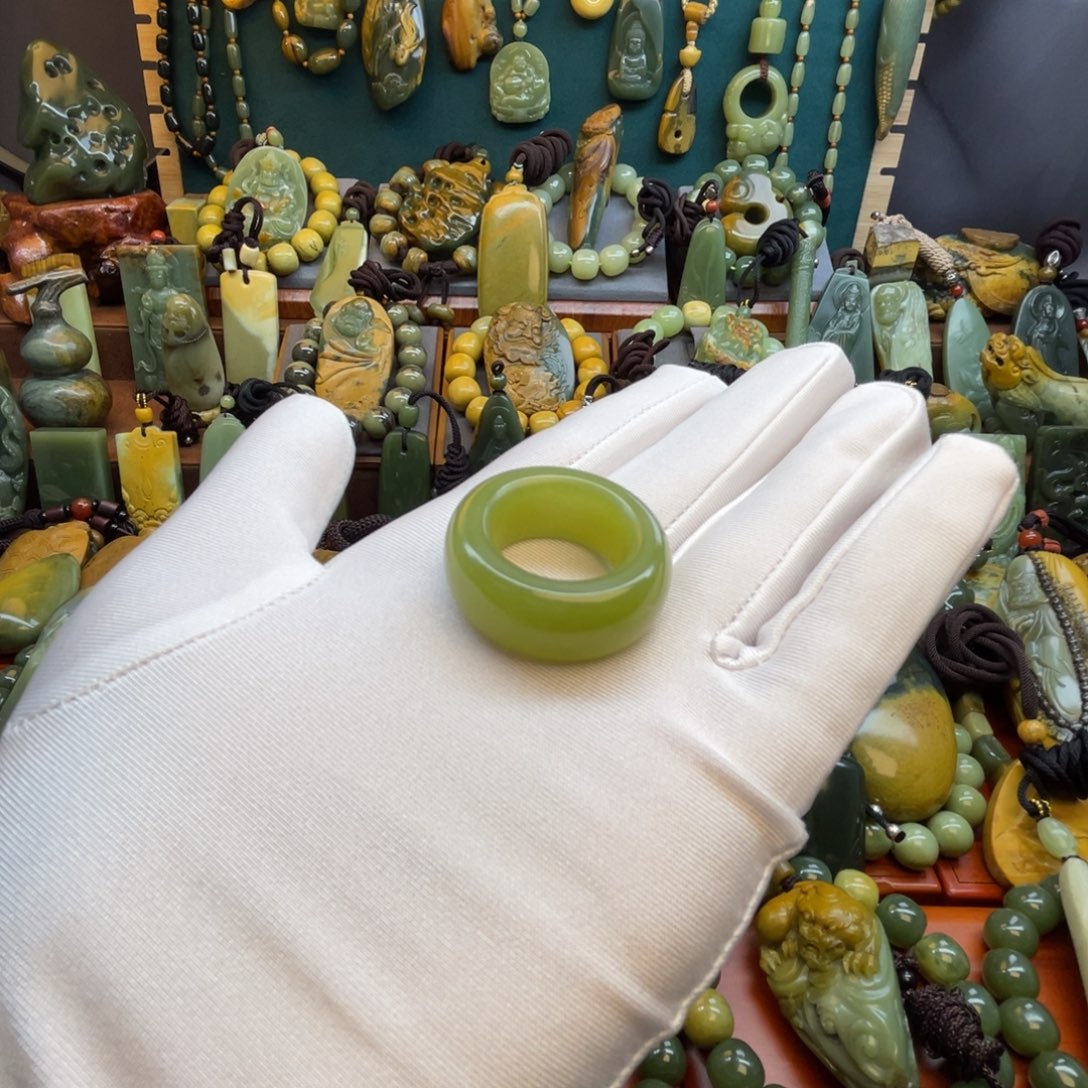 浴***生岫岩老玉（透闪石质玉）未镶嵌戒指